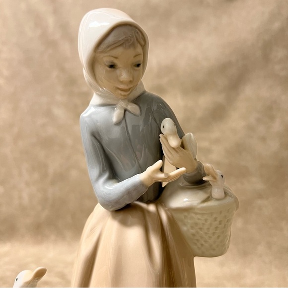 Lladro Daisa "Shepherdess with Ducks" #4568 - Porcelain Figurine *read* - Picture 4 of 7